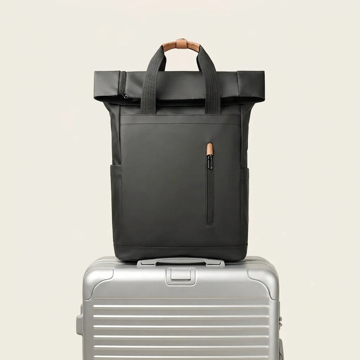 DS Edge 28L Laptoprugzak – trolleyband over kofferhandgreep