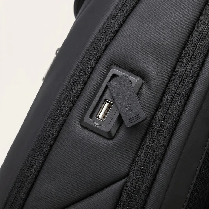 DS Pack 22L Laptoprugzak – USB-poort aan de zijkant