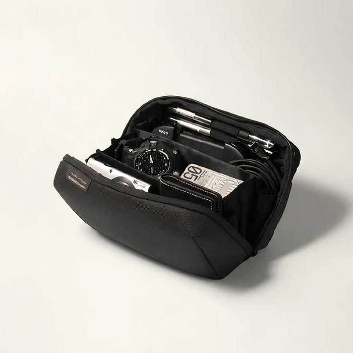 DS Tech Organizer – opengeklapte organizer met kabels