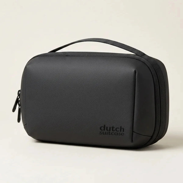 Zwarte tech organizer DS Tech van Dutchsuitcase voor kabels en elektronica, driekwart vooraanzicht