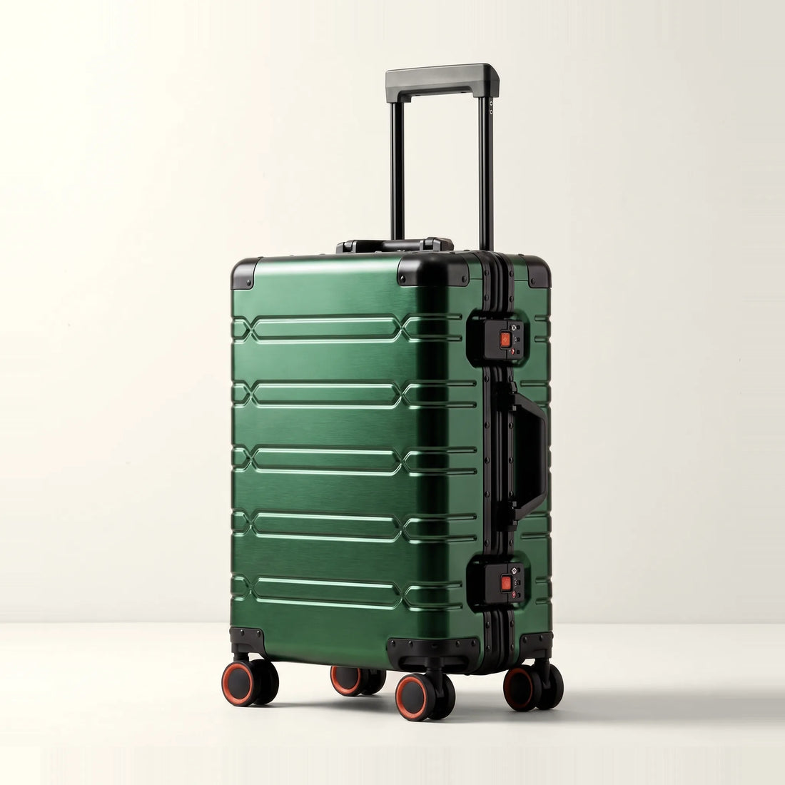 Donkergroene DS ONE aluminium koffer 20 inch handbagage met zwarte trolleystang, vooraanzicht