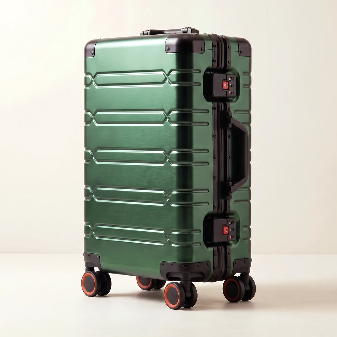 Donkergroene DS ONE aluminium koffer 24 inch met TSA-sloten, middenformaat voor ruimbagage