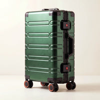 Donkergroene DS ONE aluminium koffer 24 inch met TSA-sloten, middenformaat voor ruimbagage