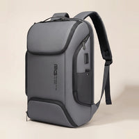 Lichtgrijze DS Pro laptop rugzak met zwarte ritsranden en USB-poort, kleurvariant grijs