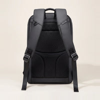 Ergonomisch mesh rugpaneel en gebogen schouderbanden van de DS Pack laptop rugzak, achteraanzicht